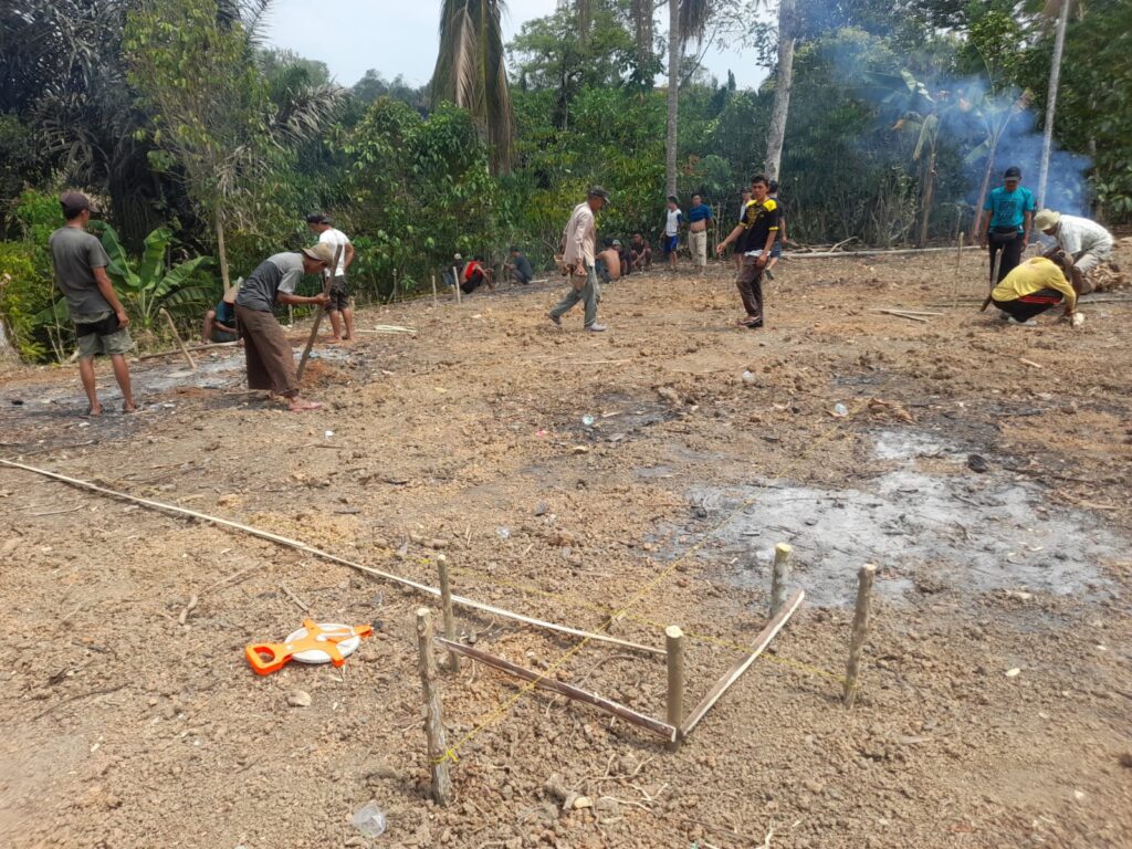 gotong Royong Kampung Banjar Baru